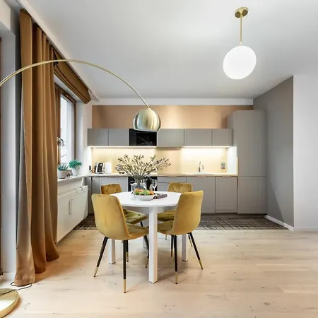 P&o Okrzei - Stara Praga * Βαρσοβία